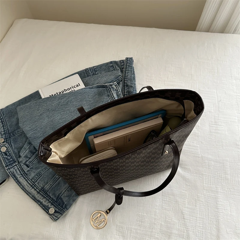 Stilvolle monogrammierte Tragetasche
