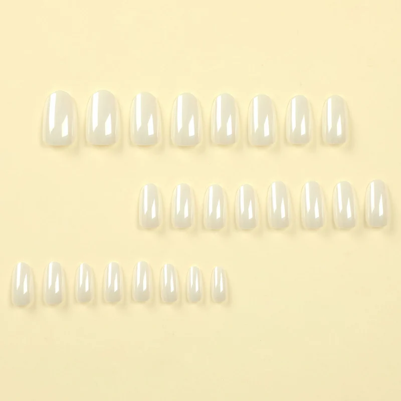 Luxus Acryl-Nägel mit metallischem Glanz Karnz