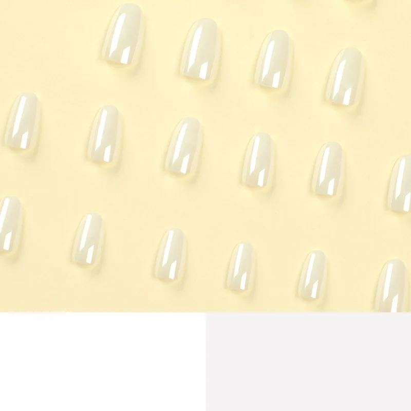 Luxus Acryl-Nägel mit metallischem Glanz Karnz
