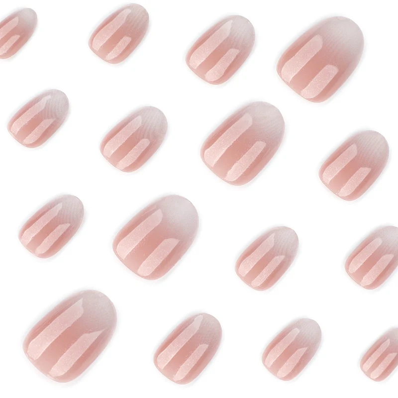Luxuriöse Nagelverlängerungen mit elegantem Glitzer-Ombre Karnz