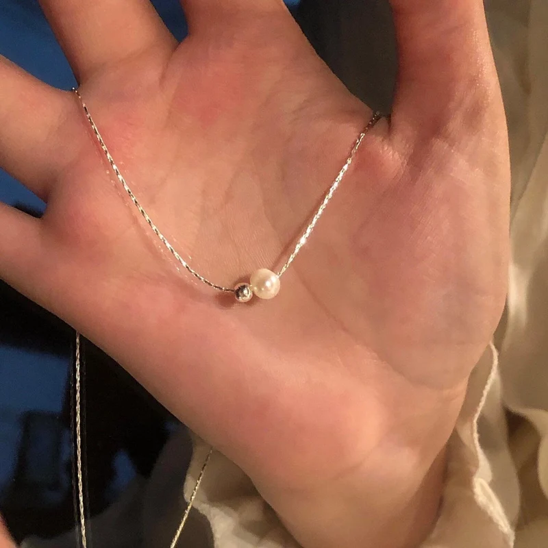 Pearl necklace with acrylic pendant