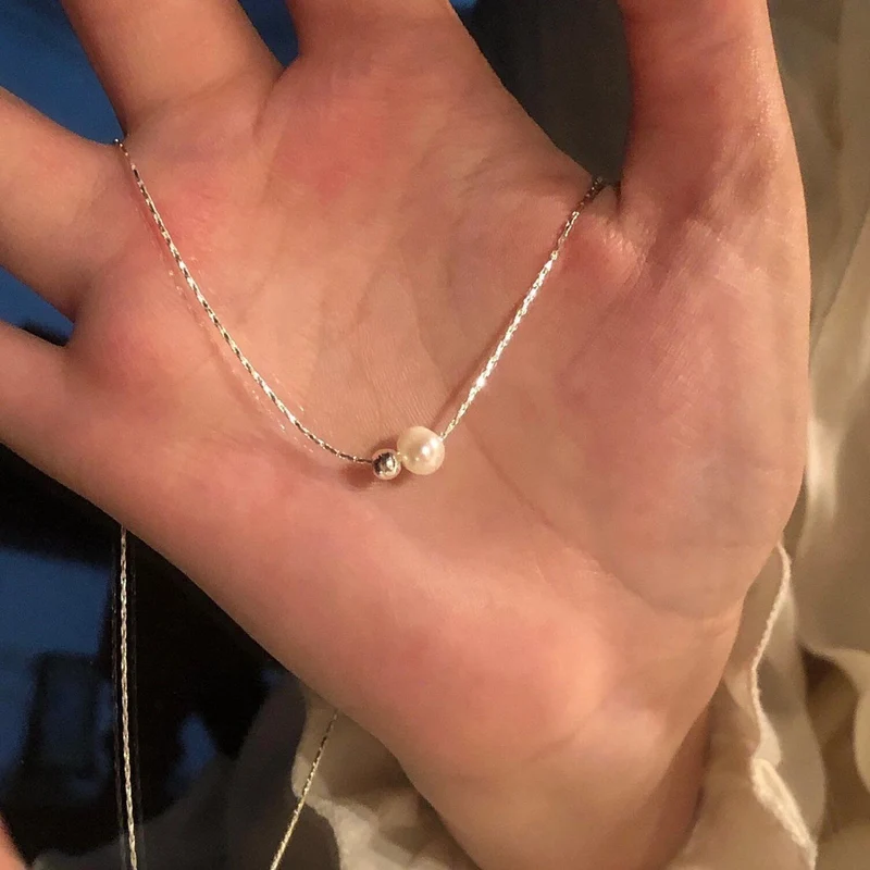Pearl necklace with acrylic pendant