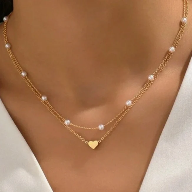 Pearl necklace with acrylic pendant