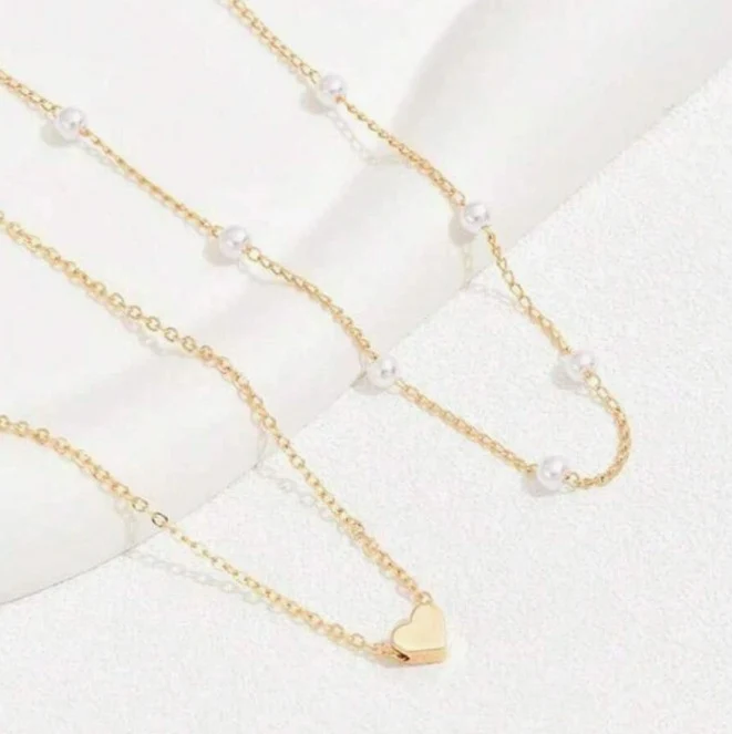 Pearl necklace with acrylic pendant