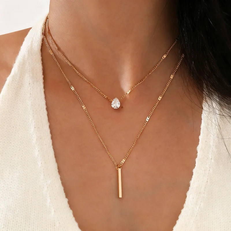 Pearl necklace with acrylic pendant