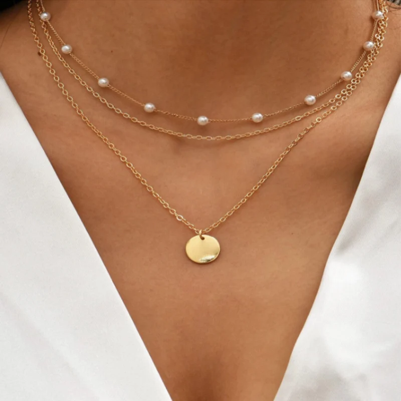 Pearl necklace with acrylic pendant