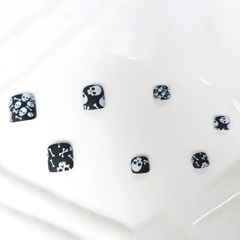 Skull Design Nail Art Stornfield