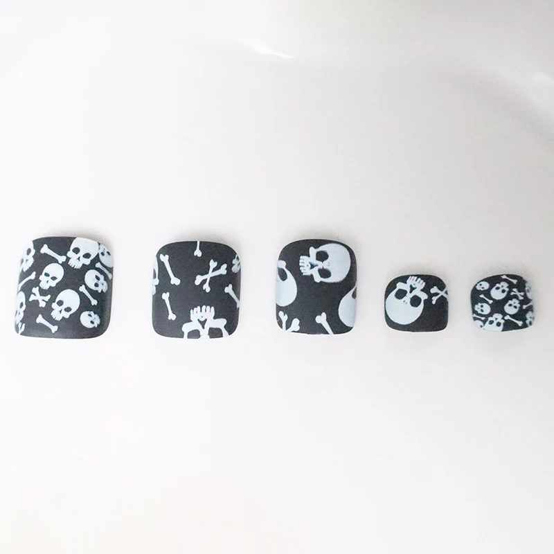 Skull Design Nail Art Stornfield