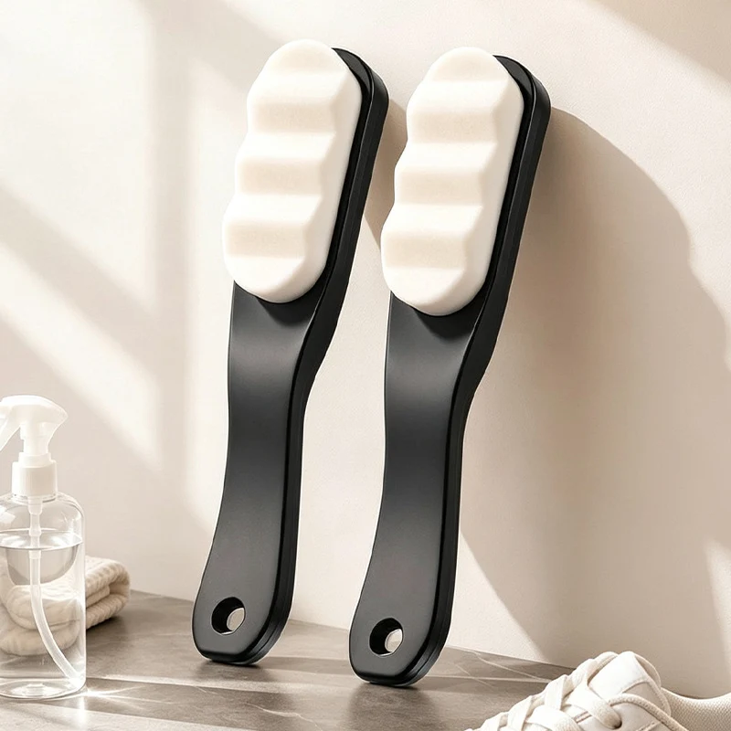 Soft shoe polishing brush made of nanofibers