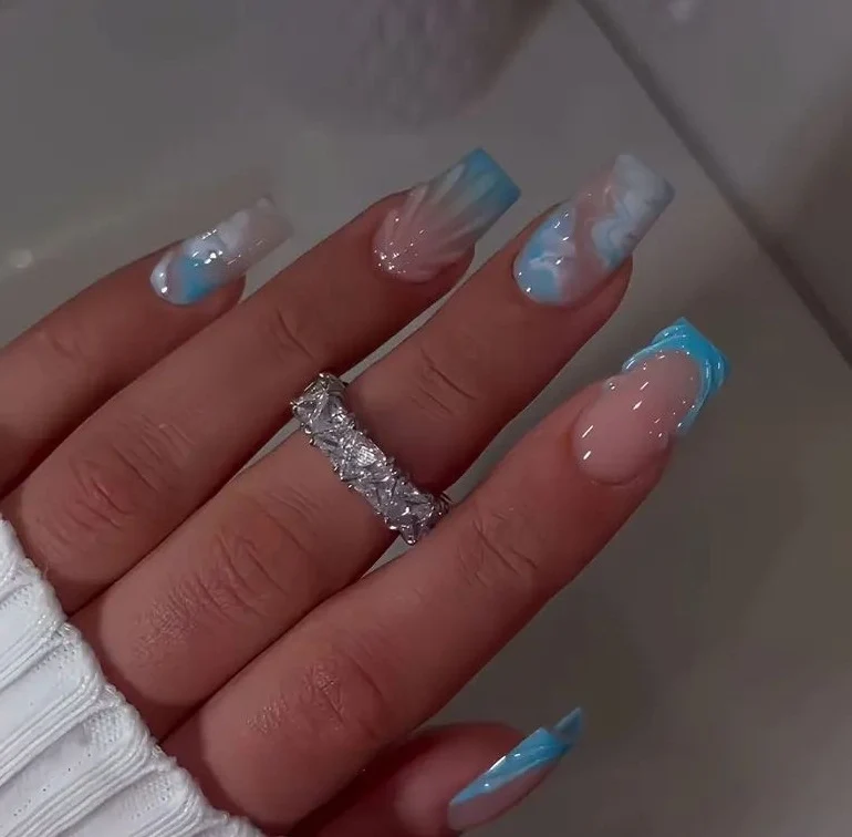 Dekorative Lange Stiletto Nagelverlängerungen Karnz