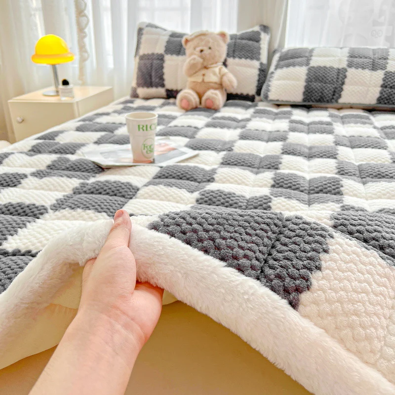 Fleece mattress topper, warm and soft