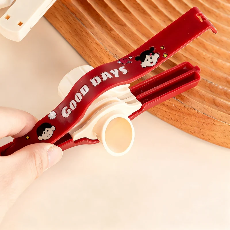 Food closure clips with leak protection