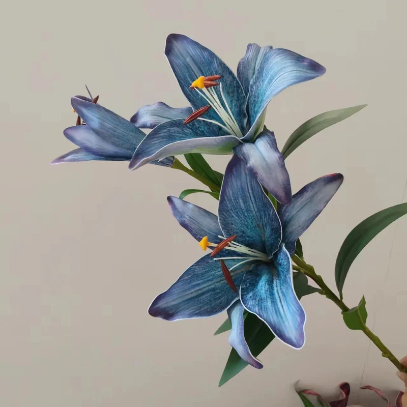 Lifelike Lily Stem Bouquet