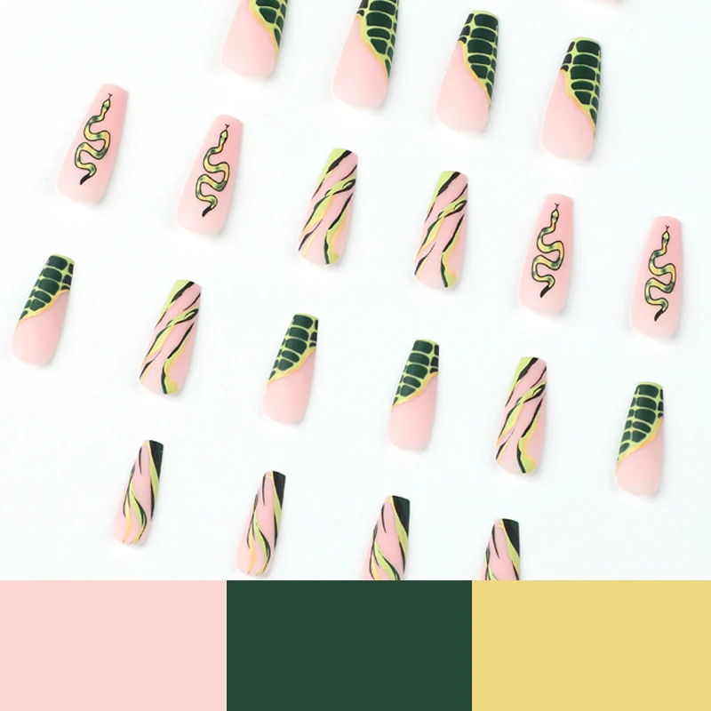 Kunstvolle Nagelverlängerungen mit Serpentinen-Design Karnz