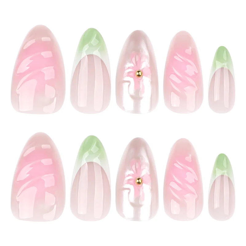 Kunstvolle Nagelverlängerungen mit floralem Design und glamourösen Akzenten Karnz
