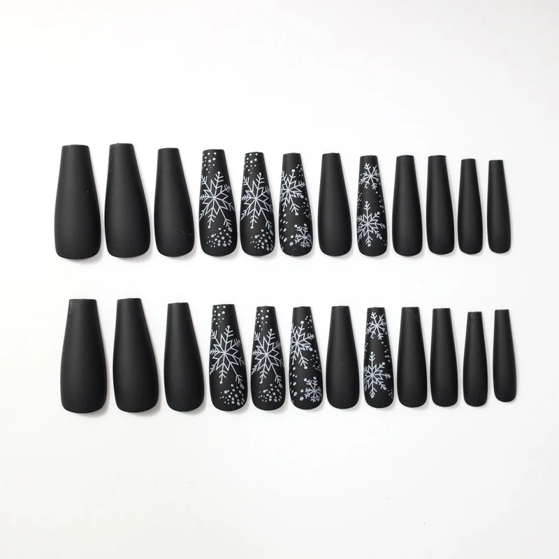 Künstlerisches Winter-Themen Nagelkunst Design Karnz