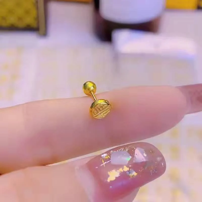 Heart-shaped stud earrings made of zinc titanium