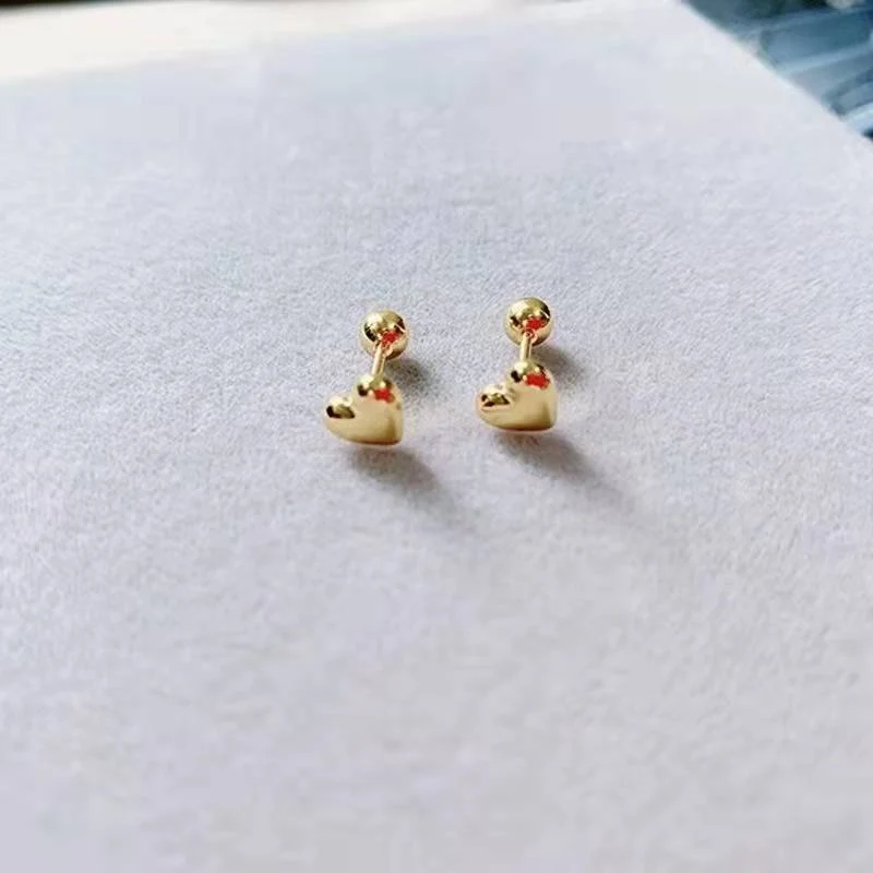 Heart-shaped stud earrings made of zinc titanium