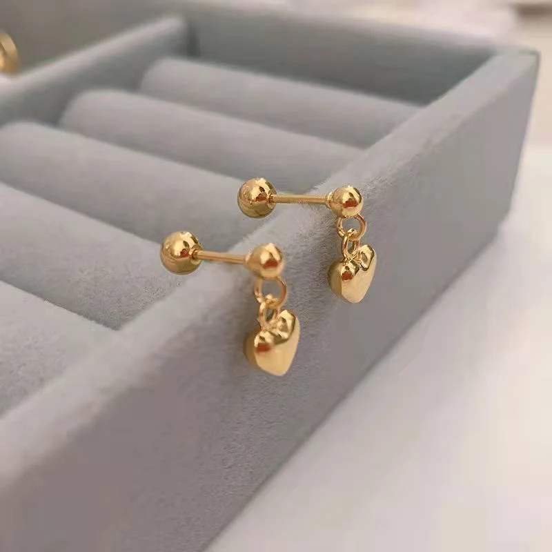 Heart-shaped stud earrings made of zinc titanium