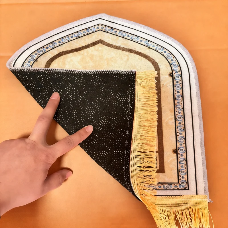 Prayer mat with geometric pattern