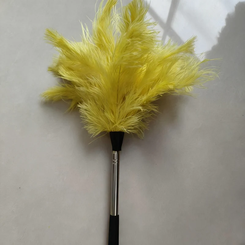 Extendable ostrich feather duster, 120 cm