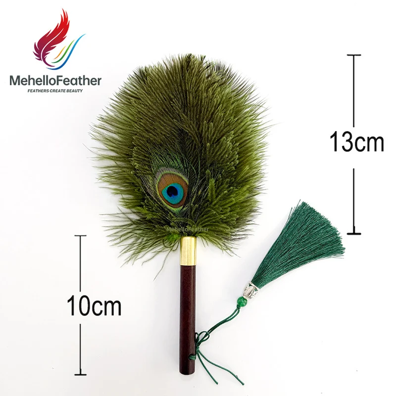 Feather duster made of ostrich feathers, extensible