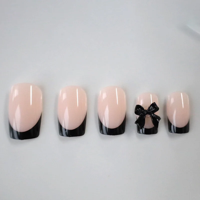 Elegantes Nagelkunstset mit Schleifenverzierung Karnz
