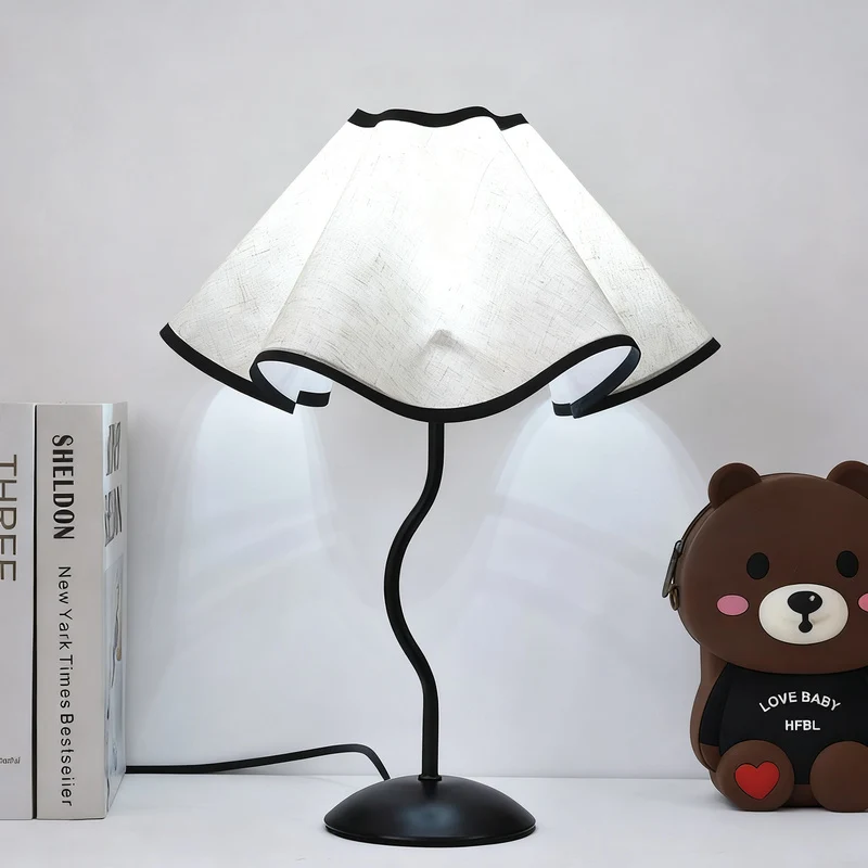 LED table lamp with flower design and touch control
