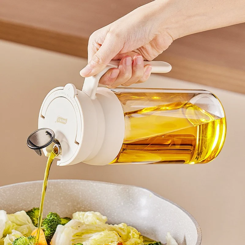 Glass oil can with automatic closure