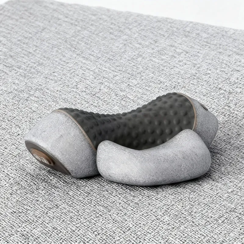 Neck massage pillow with heating function