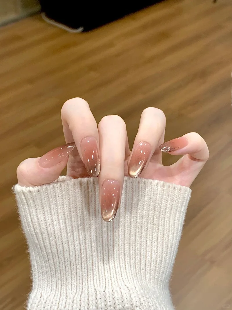 Künstlerisches Herzmuster Nagelkunstverlängerungen Karnz