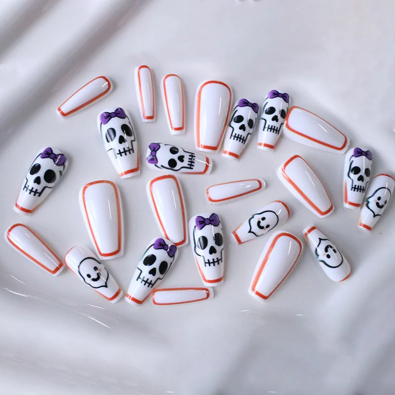 Künstlerische Halloween-Themen-Nagelverlängerungen Karnz