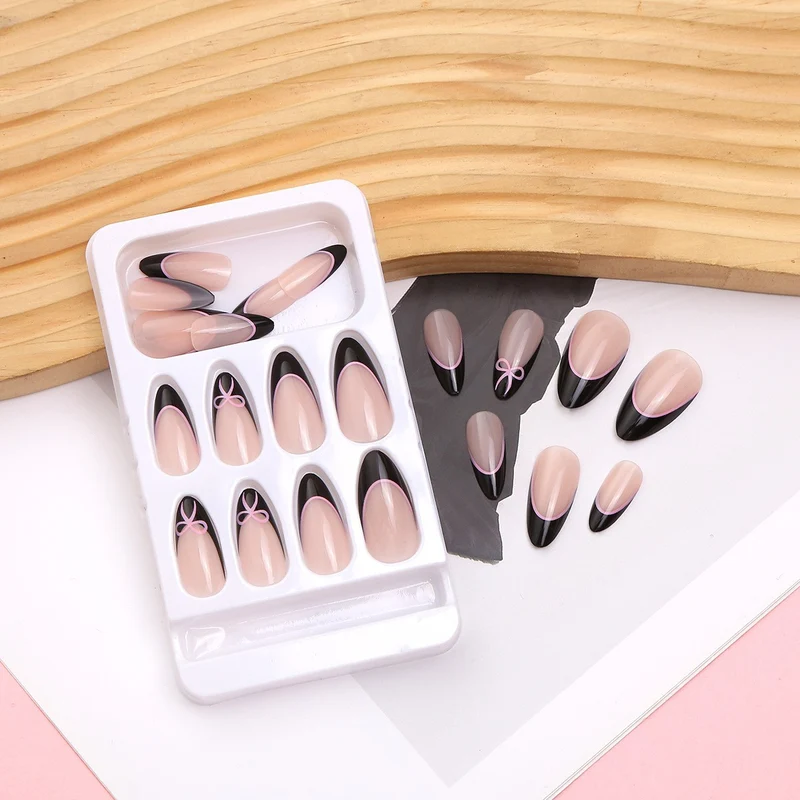 Stylisches DIY Press-On-Nagelkunst-Set Karnz