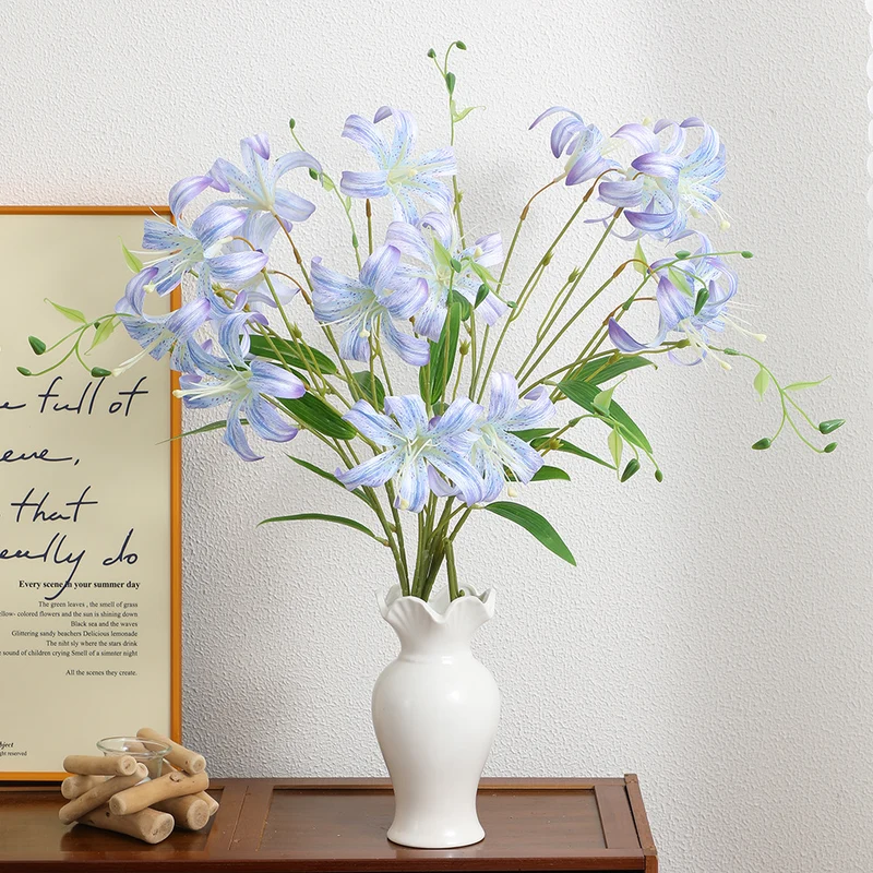 Artificial lily bouquet with detail-loving flowers