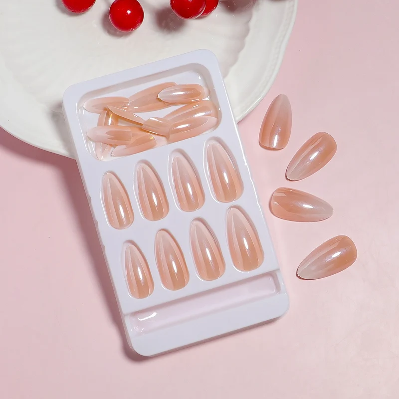 Elegante Stiletto Druck-Nagelverlängerungen Karnz