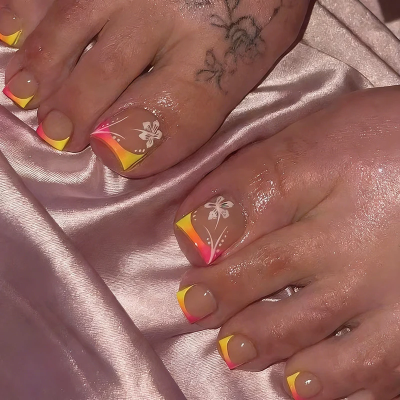 Floral-Inspired Nail Art Stornfield