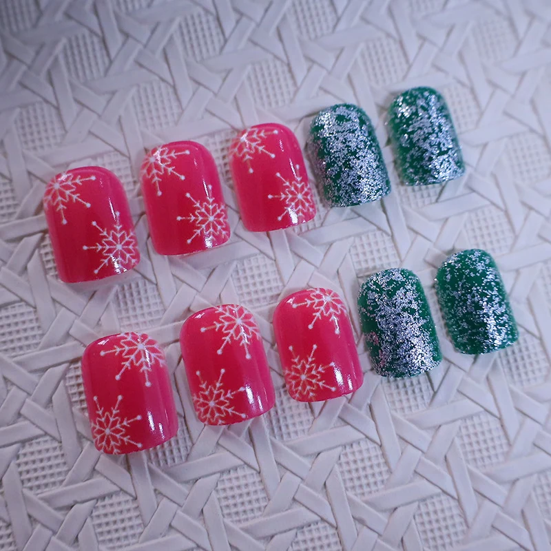 Festive Holiday Themed Nail Art Stornfield