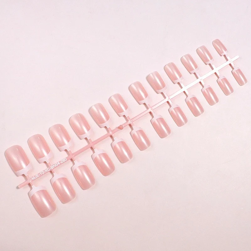 Natürliche French Tip Press-On Nägel Karnz
