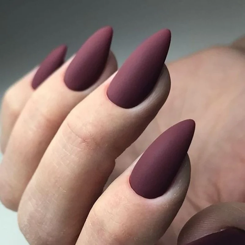 Matte Stiletto Press-On Nägel Karnz