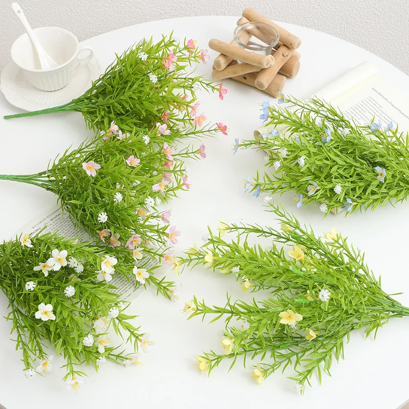 Artificial flower stem with fine blooms