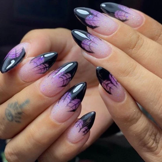 Künstlerische Stiletto Press-On Nägel mit Spinnenweben-Design Karnz