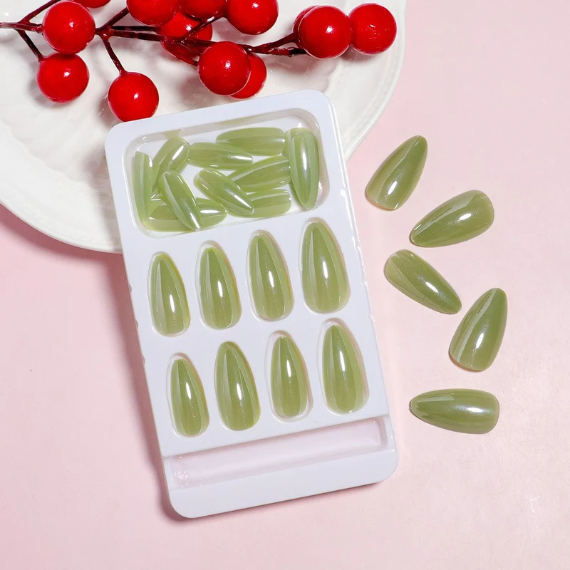 Künstlerische Stiletto-Nagelverzierungen Karnz