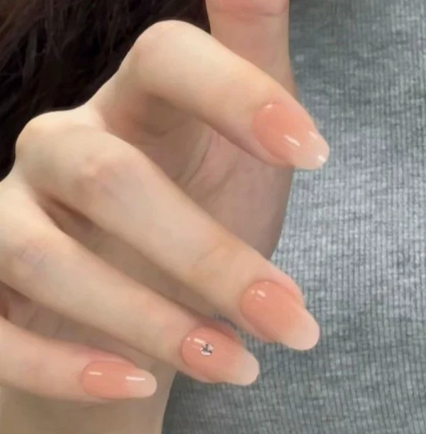 Elegant Gradient Nail Art Enhancements Stornfield