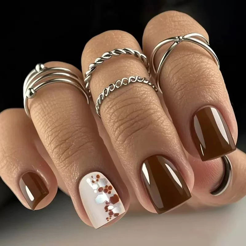 Elegant Glossy Nail Art Stornfield