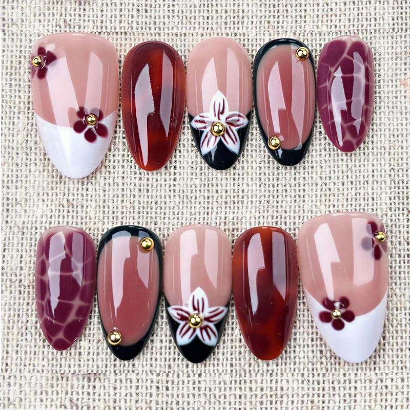 Elegant Floral Patterned Press-On Nail Art Stornfield