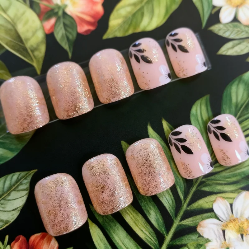 Elegant Floral Graphic Nail Set Stornfield