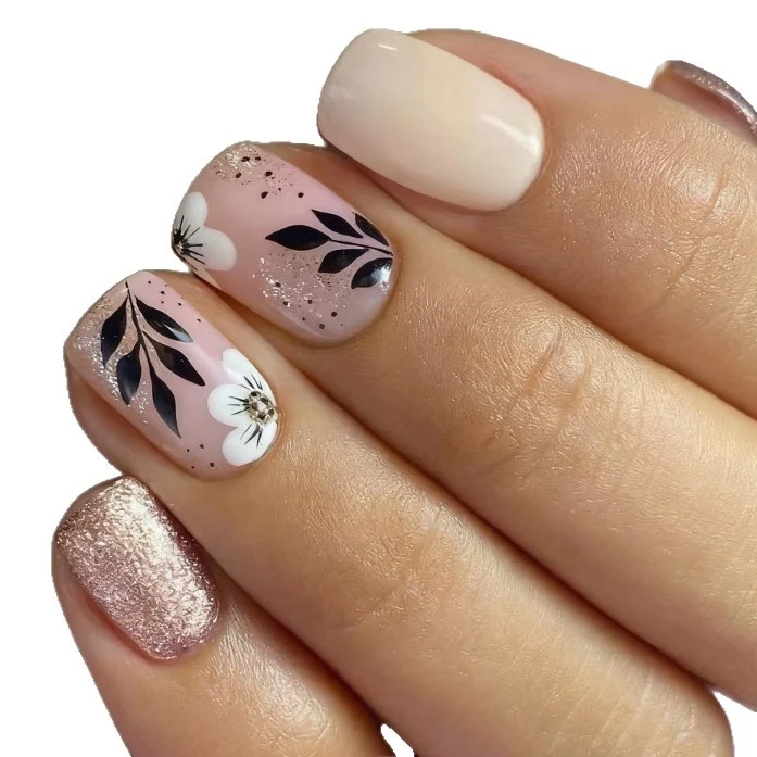 Elegant Floral Graphic Nail Set Stornfield