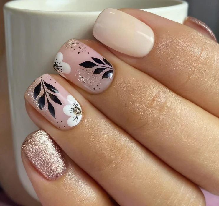 Elegant Floral Graphic Nail Set Stornfield