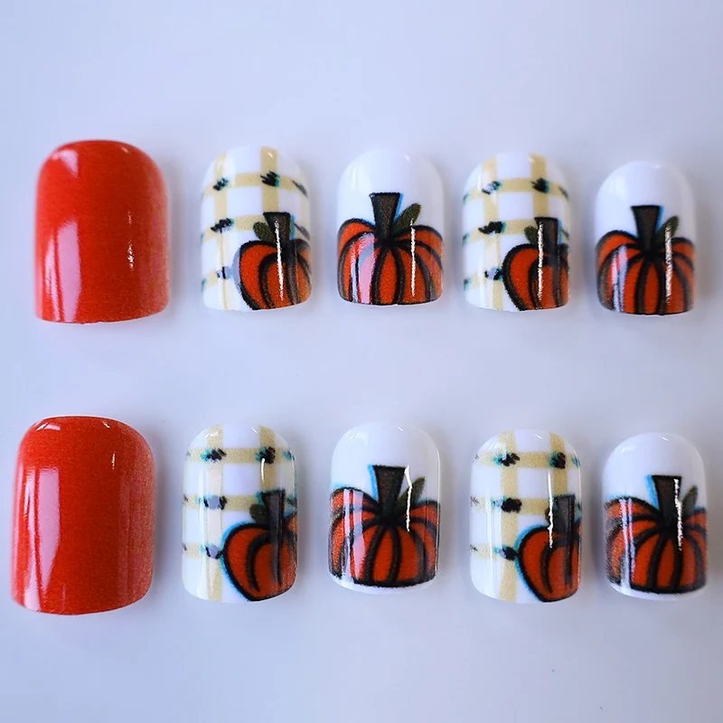 Festive Autumn-Themed Nail Art Stornfield