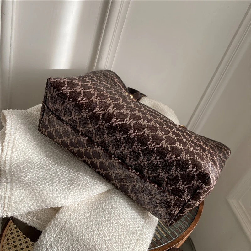 Fashionable Structured Tote Bag